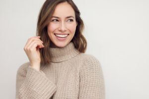 Woman smiling with an aesthetic grin
